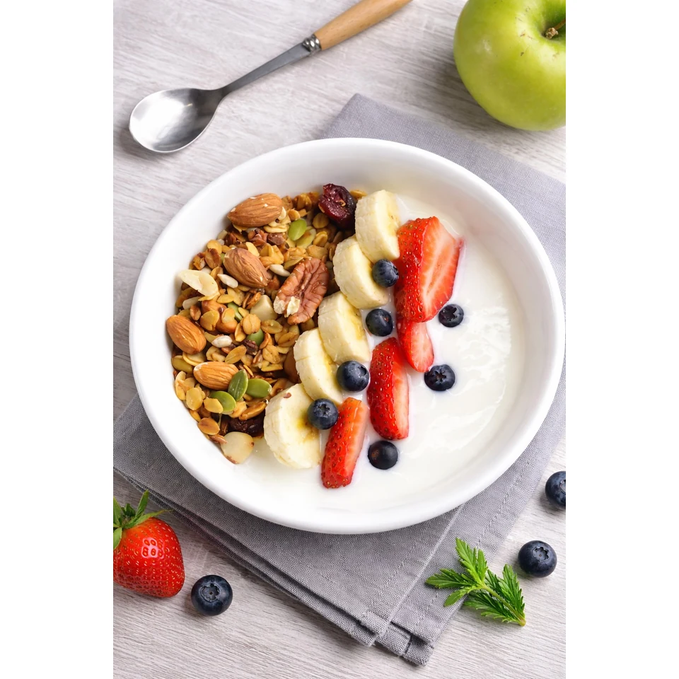 Bowl de yogur con frutas y granola artesanal BreakFast